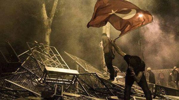Politics in Turkey: the Elites and the Streets